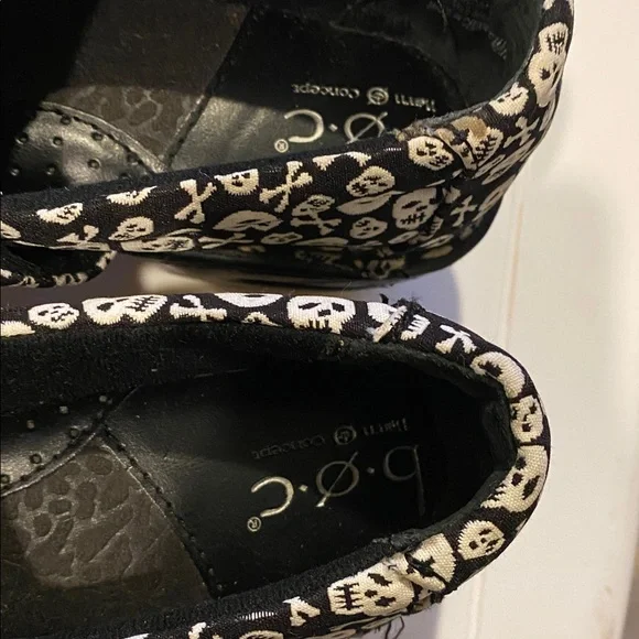 BOC Skull & crossbones clogs - Picture 4 of 4